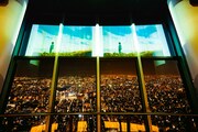 SKYTREE ROUND THEATERで「Pale Blue」MVが上映される様子。