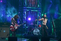 「地平線 Ma」を披露するAJICO。（写真提供：NHK）