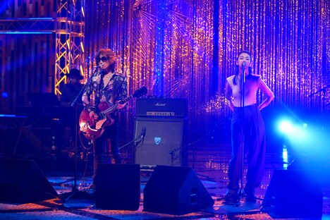 「リバーサイド ホテル」をカバーするAJICO。（写真提供：NHK）