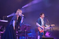 左からMARiA、TAKUYA。