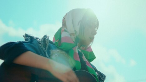 adieu「天使」ミュージックビデオより。