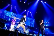 左から愛笑むfrom徳川eq.、TAKUYA∞、山田孝之。(撮影:森好弘)