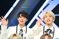 左から藤牧京介、高塚大夢。