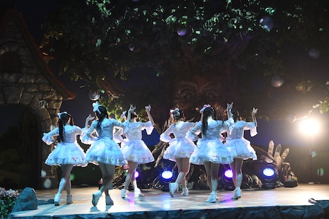 「超ときめき▽宣伝部×サンリオピューロランド『超ときめく世界に宣伝本部とハロー！ハロー！』」の様子。