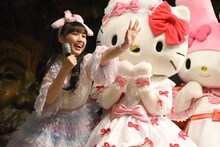 左から吉川ひより、ハローキティ、マイメロディ。