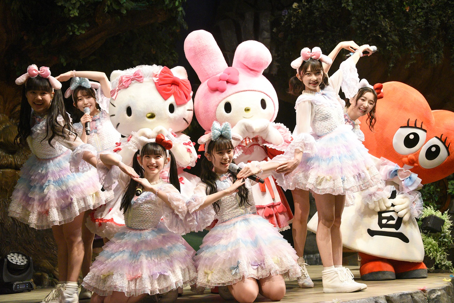 「超ときめき▽宣伝部×サンリオピューロランド『超ときめく世界に宣伝本部とハロー！ハロー！』」の様子。