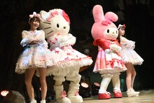 左から辻野かなみ、ハローキティ、マイメロディ、菅田愛貴。