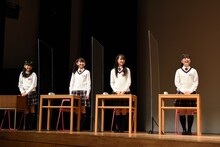 左から木村咲愛、野崎結愛、戸高美湖、白鳥沙南。