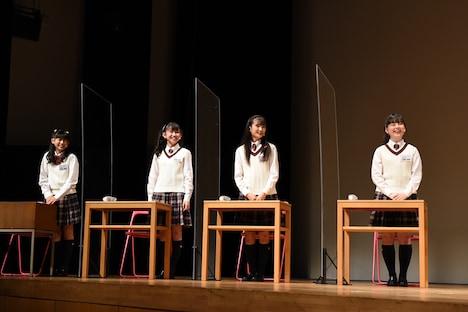 左から木村咲愛、野崎結愛、戸高美湖、白鳥沙南。