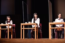 左から木村咲愛、田中美空、野中ここな。