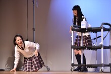 左から野中ここな、田中美空。