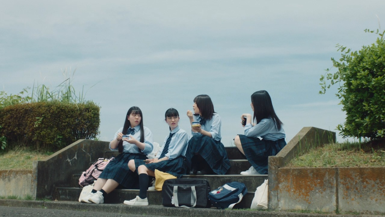 「明治 エッセル スーパーカップ」Web CM「溜まり場」編より。