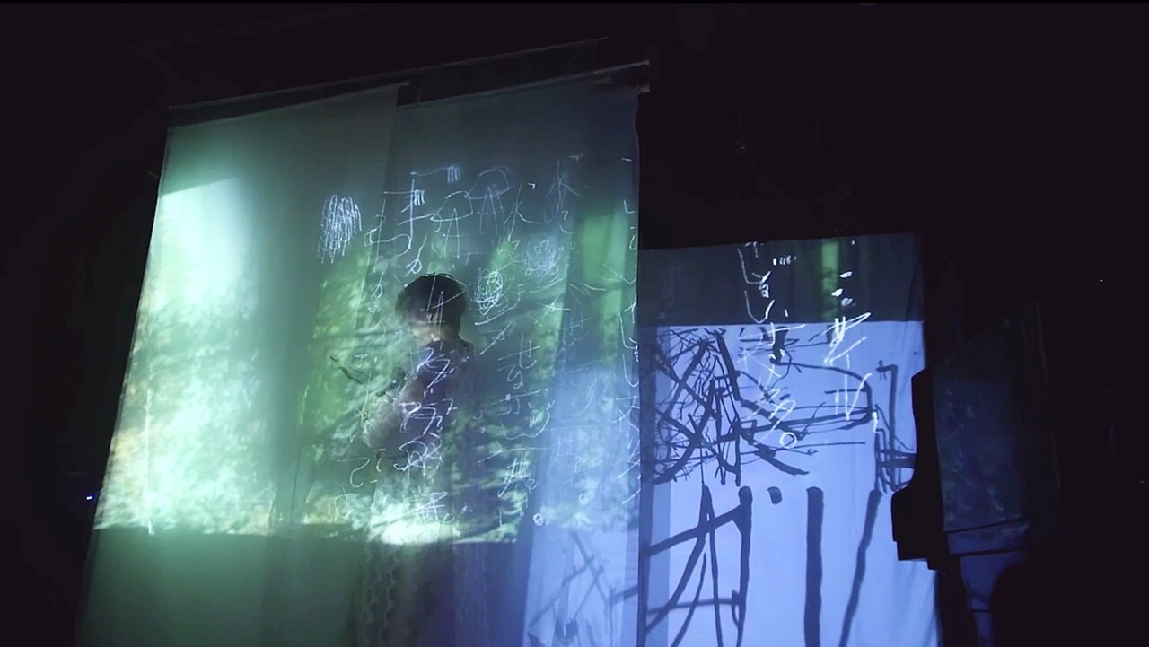 川本真琴「鳥さんあんぱんブーチーコリンズ」ミュージックビデオより