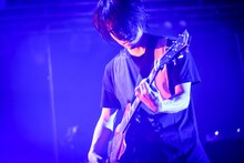菅波栄純（G）（Photo by Rui Hashimoto[SOUND SHOOTER]）