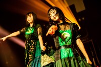 左から巫まろ、鎮目のどか。（Photo by Masayo）