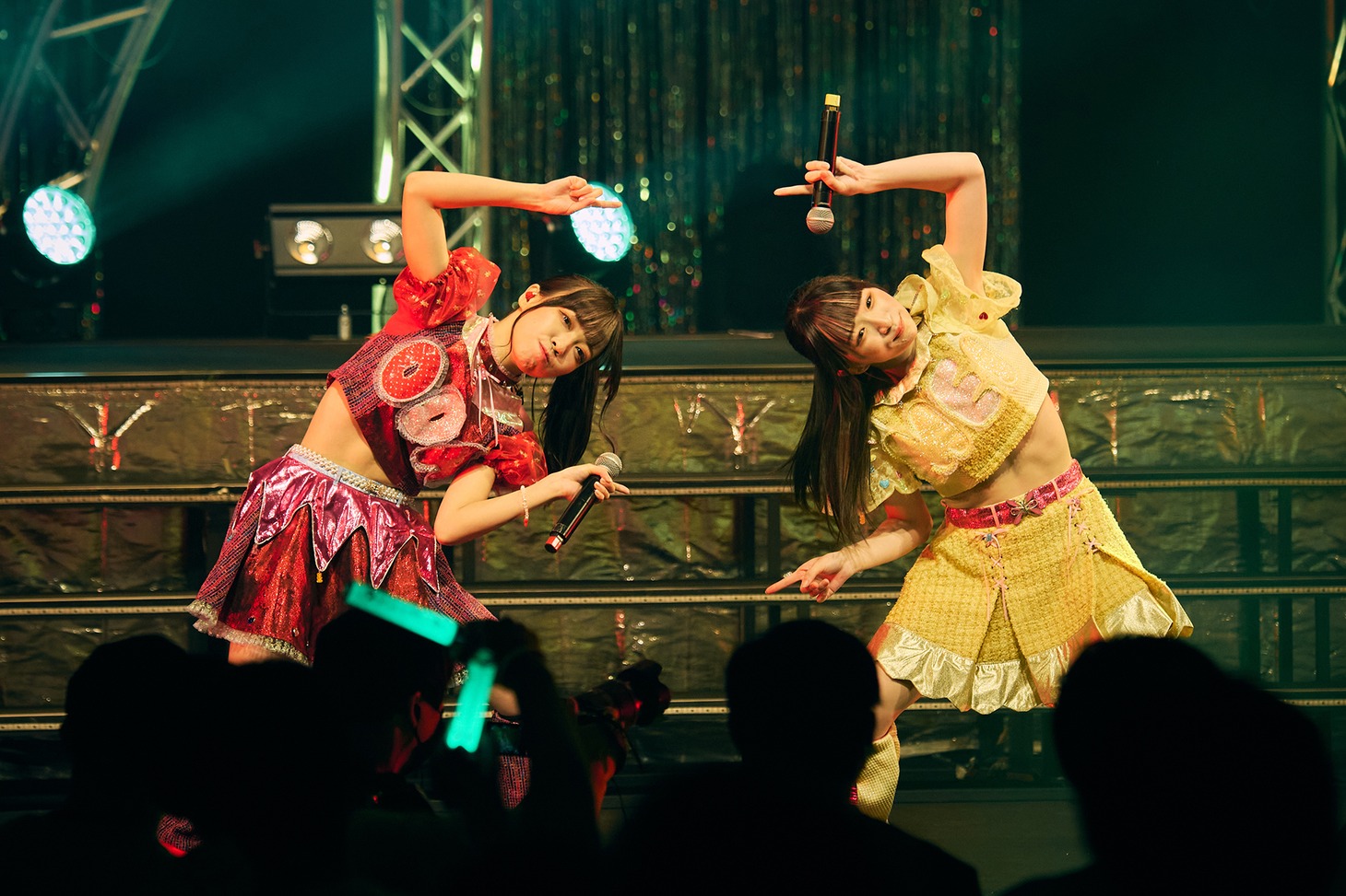 左から小田アヤネ、山乃メイ。（Photo by Jumpei Yamada）