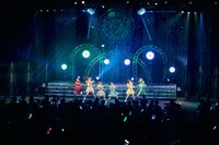 「クマリデパート 7thワンマンライブ in LINE CUBE SHIBUYA『あのクマとあの場所あで』」の様子。（Photo by Jumpei Yamada）