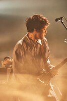 田辺由明（G, Cho）（撮影：酒井ダイスケ）