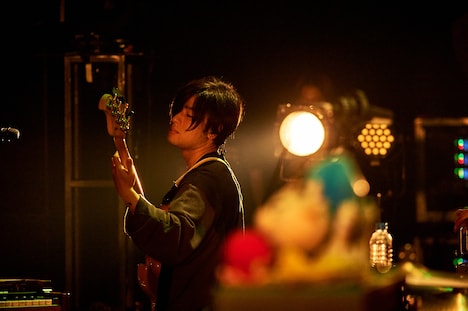 高野賢也（B, Cho）（撮影：酒井ダイスケ）