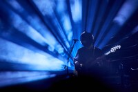 高野賢也（B, Cho）（撮影：酒井ダイスケ）