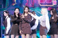 「I CAN'T STOP ME」で「SBS人気歌謡」に出演したTWICE。