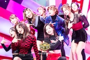「LIKEY」を披露するTWICE。