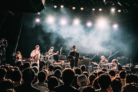 「WWW 10th Anniversary cero × 折坂悠太」の様子。（Photo by Ray Otabe）