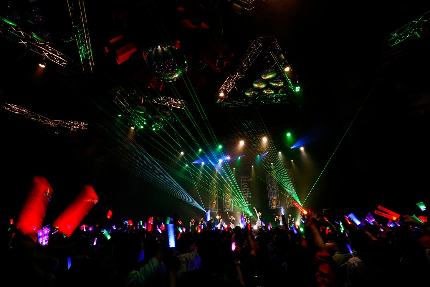 TEAM SHACHI「TEAM SHACHI TOUR 2021 ～東名阪でオトす!!～」USEN STUDIO COAST公演の様子。（撮影：笹森健一）