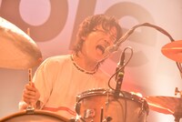 FOMAREのオグラユウタ（Dr, Cho）。（Photo by MASANORI FUJIKAWA）