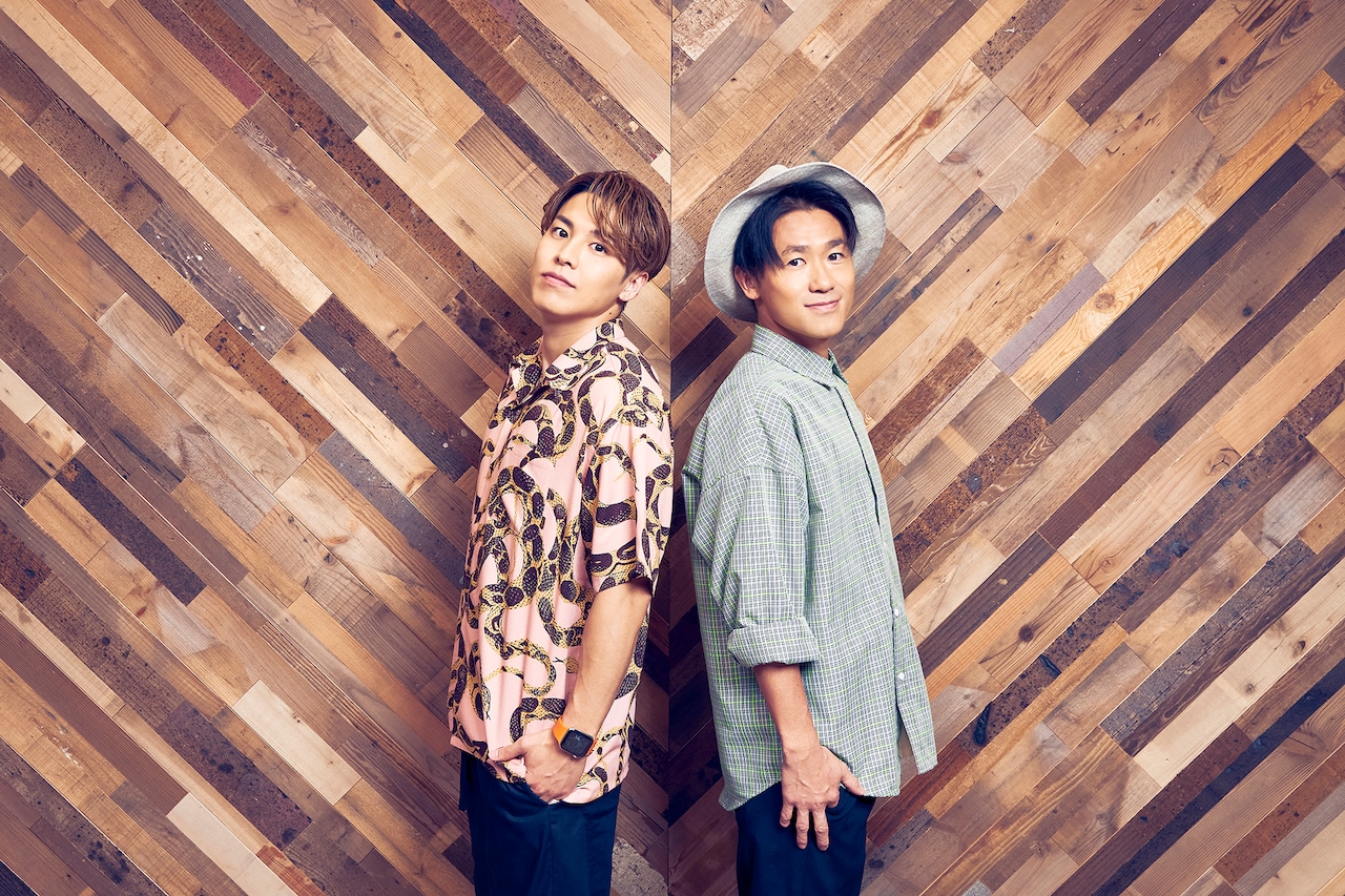 左からRIKU、ナオト・インティライミ。