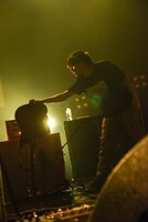 KOTORIの上坂仁志（G, Cho）。（Photo by MASANORI FUJIKAWA）