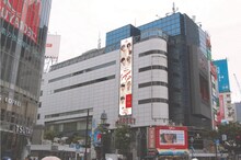 「ENHYPEN MAGNET by SHIBUYA109 SUMMER SALE」MAGNET by SHIBUYA109巨大広告イメージ。