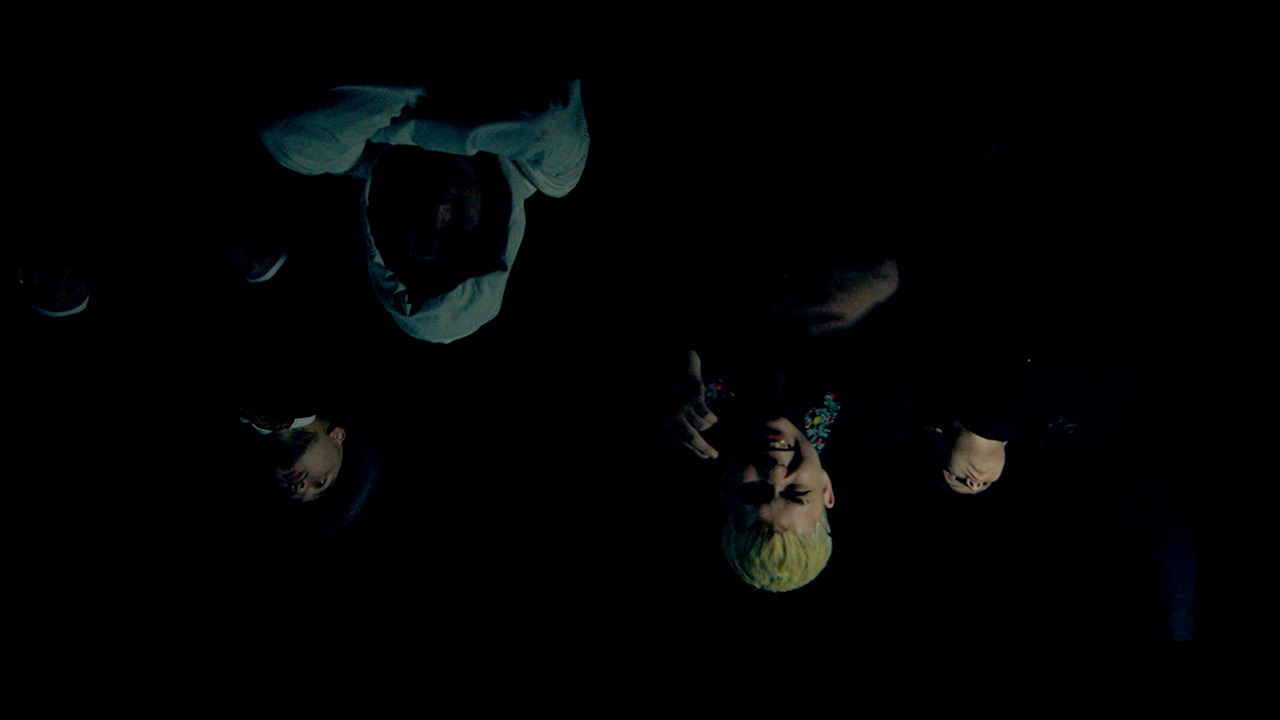 YamieZimmer「Lacrime (feat. 9DOPE, Donatello & Leon Fanourakis)」ミュージックビデオより。