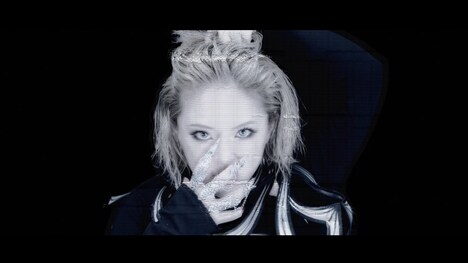 浜崎あゆみ「23rd Monster」ミュージックビデオより。