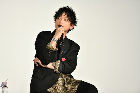 THE ORAL CIGARETTESの山中拓也(Vo, G)。(Photo by AZUSA TAKADA)