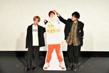 左から04 Limited SazabysのGEN（B, Vo）、BLUE ENCOUNTの田邊駿一（Vo, G）のパネル、THE ORAL CIGARETTESの山中拓也（Vo, G）。（Photo by AZUSA TAKADA）