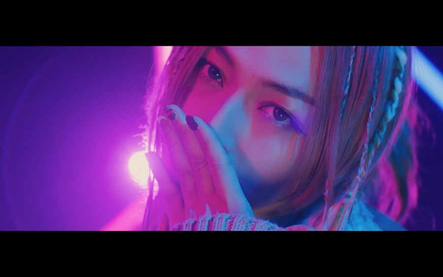 蒼井翔太「give me ▽ me」ミュージックビデオより。