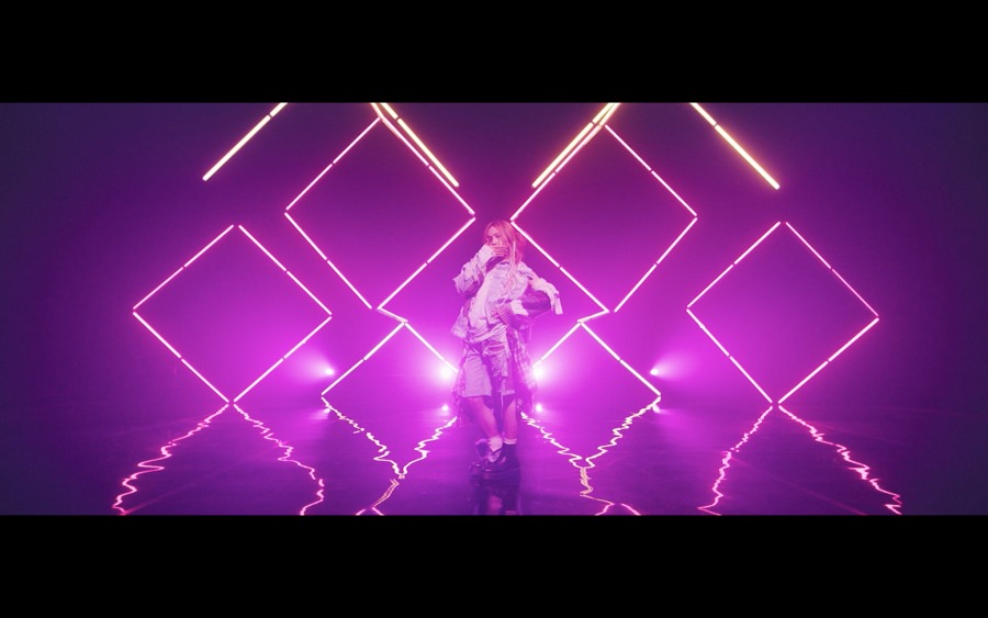 蒼井翔太「give me ▽ me」ミュージックビデオより。