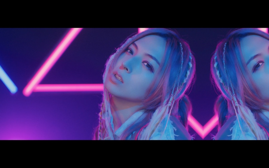 蒼井翔太「give me ▽ me」ミュージックビデオより。