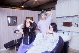 挫・人間がタオル片手に「デスサウナ」ダンス