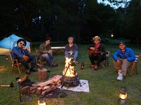 左からレキシ、森山直太朗、茂木欣一（フィッシュマンズ）、木暮晋也（ヒックスヴィル）、Bose（スチャダラパー）。