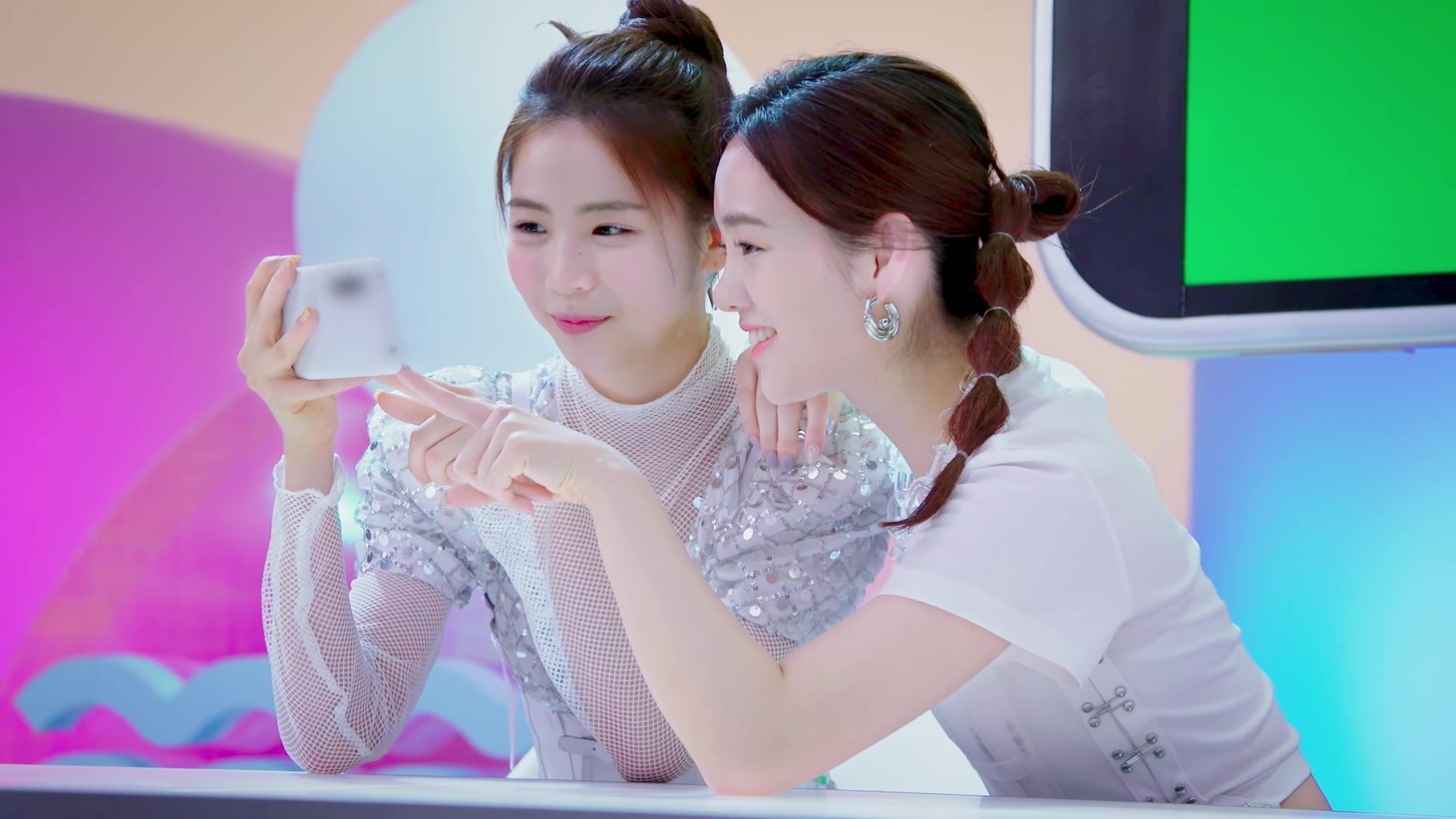 Web CMのメイキング映像より。