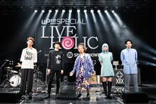 左からXIIX、Awesome City Club。（Photo by AZUSA TAKADA）