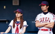ドラマ「八月は夜のバッティングセンターで。」第1話の場面写真。 (c)「八月は夜のバッティングセンターで。」製作委員会