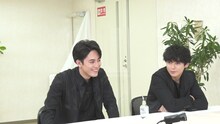 左から間宮祥太朗、眞栄田郷敦。(c)フジテレビ