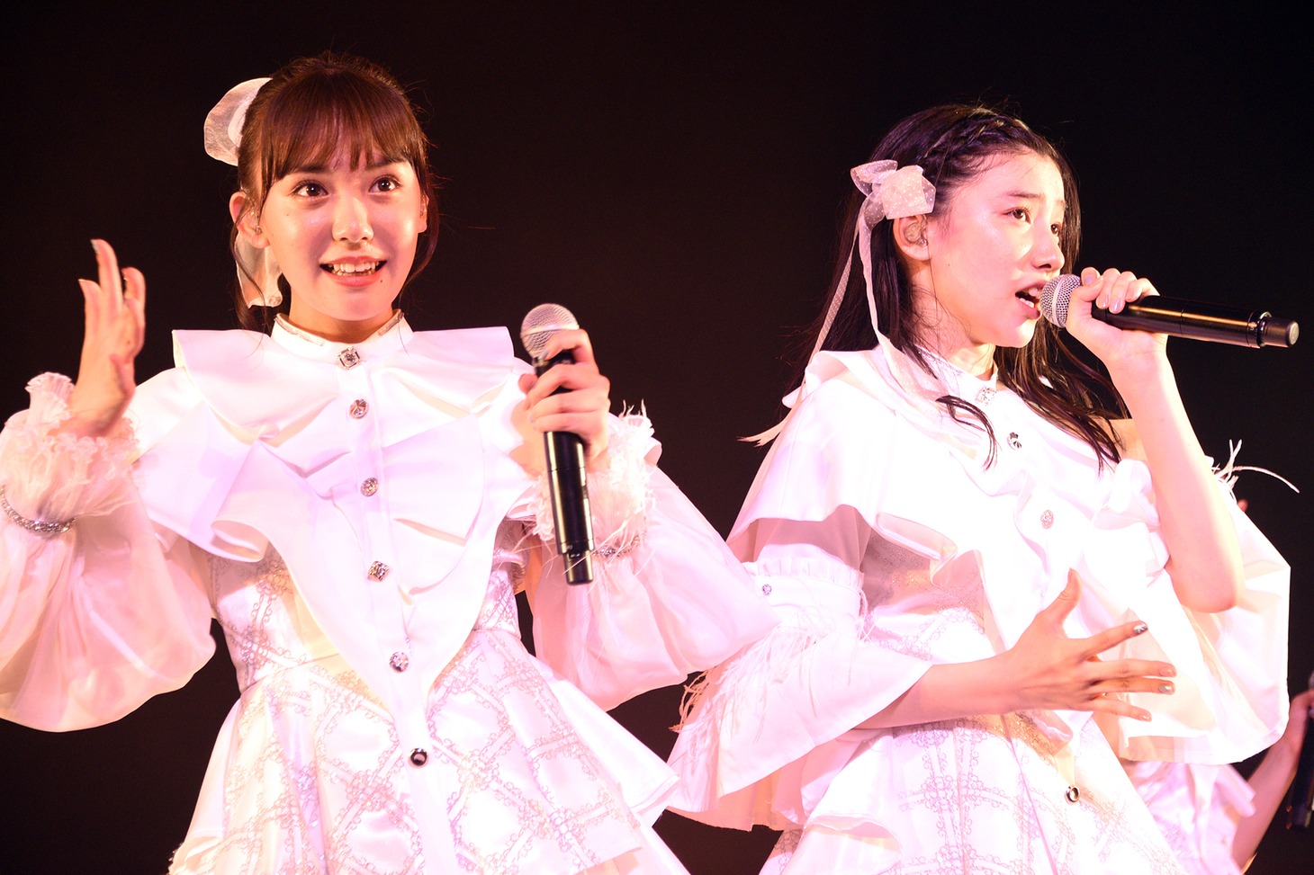 左から川瀬あやめ、芹澤もあ。