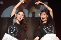 左から芹澤もあ、村星りじゅ。