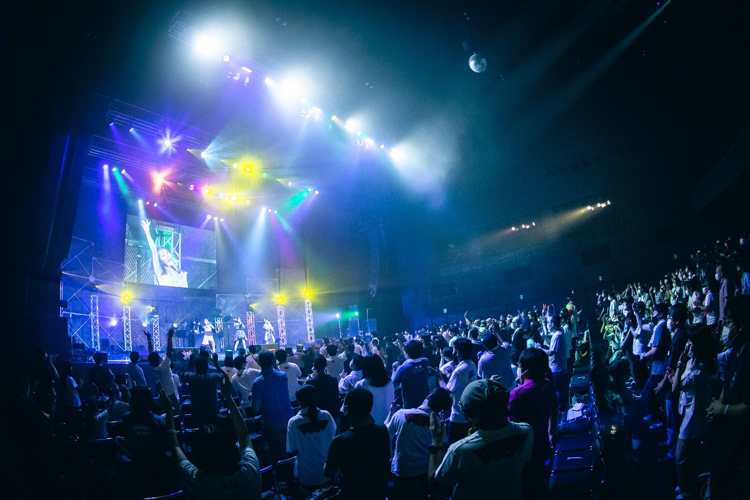 DESURABBITS「LAST JUMP」の様子。（Photo by Sana Utsumi）