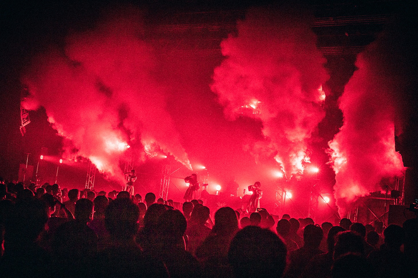 DESURABBITS「LAST JUMP」の様子。（Photo by Sana Utsumi）