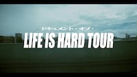 「Document of LIFE IS HARD TOUR」より。